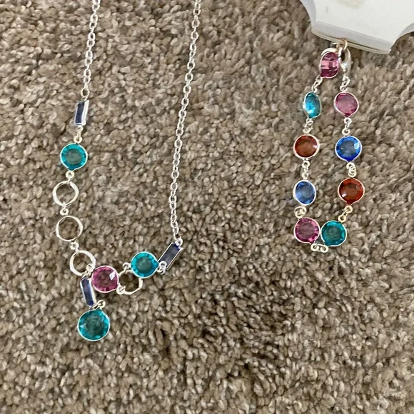 Gloria Vanderbilt Silver Necklace and matching bracelet Blue and Pink - Picture 4 of 8